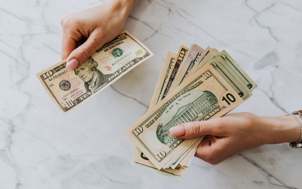 bankruptcy protection and wage garnishment person counting $10 bills